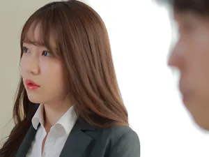 Đang học bài mà chị gái cứ thế này sao chịu nổi