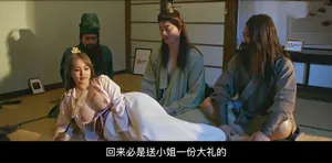 Người mẫu trẻ hàng đầu mới nổi đã bị anh chàng xăm hình tàn phá. Cô ấy có một thân hình gợi cảm và một cái "của quý" lớn trong tư thế quan hệ 69 bằng miệng, và để cho anh chàng liếm lồn mình. Cô ấy bị tàn phá ở nhiều tư thế và biểu cảm của cô ấy thật là dâm đãng...