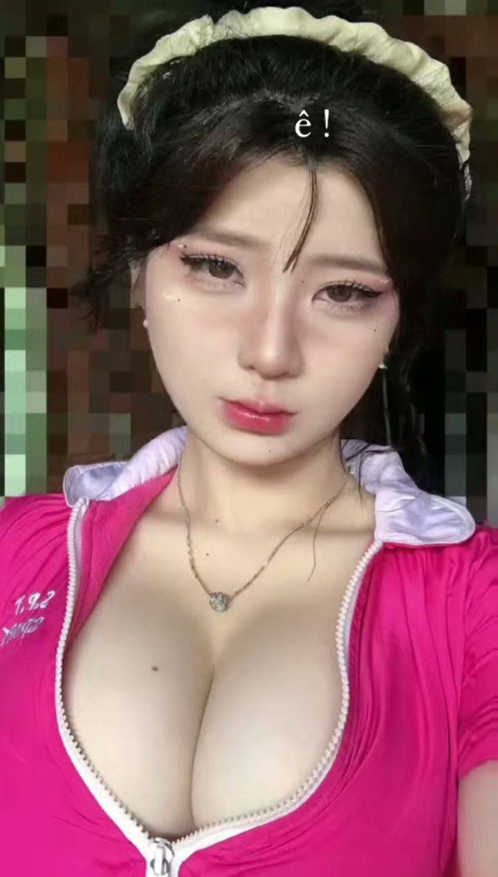 Anh xã già yếu, má kế trẻ tìm đến cậu con trai của Anh xã vì muốn mang thai